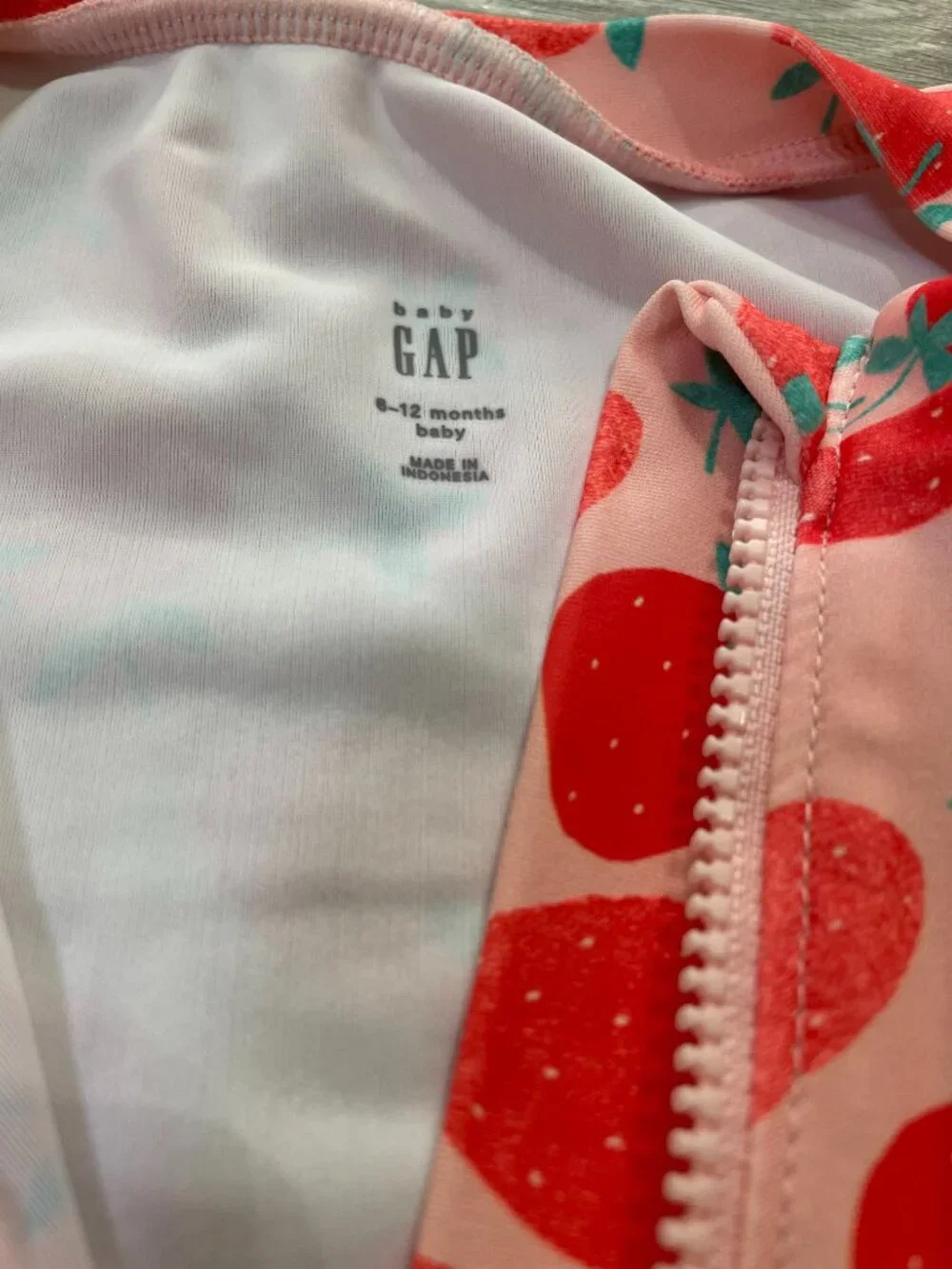 GAP baby strawberry